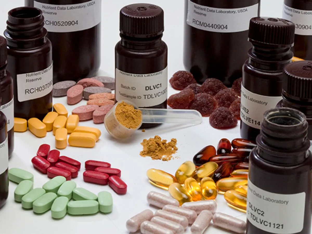 مکملهای غذایی؛ ضرورت واقعی یا ترند تبلیغاتی؟ مکملهای غذایی؛ ضرورت واقعی یا ترند تبلیغاتی؟